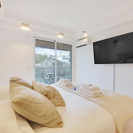 Charming Apt With Ac And Balcony -2br-4p- سوراسْنْ