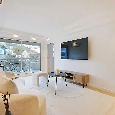 Charming Apt With Ac And Balcony -2br-4p- سوراسْنْ